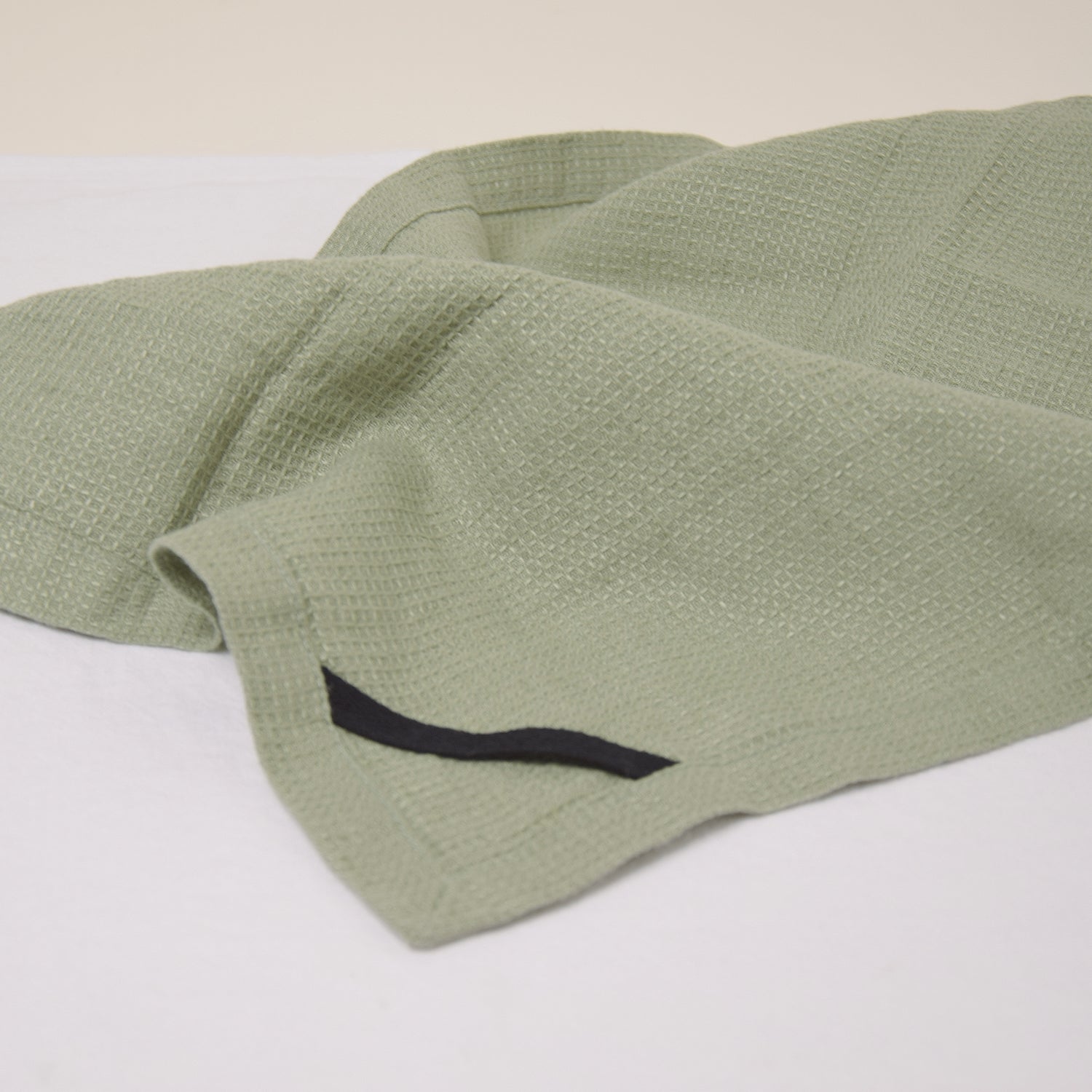 ハンドタオル　タオル　麻　リネン　フレンチリネン　フランス製　ワッフル生地　ハニコム織　緑色　グリーン